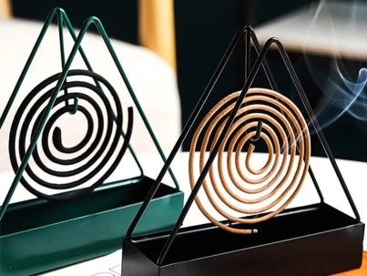 Anti-scald mosquito coil holder with tray