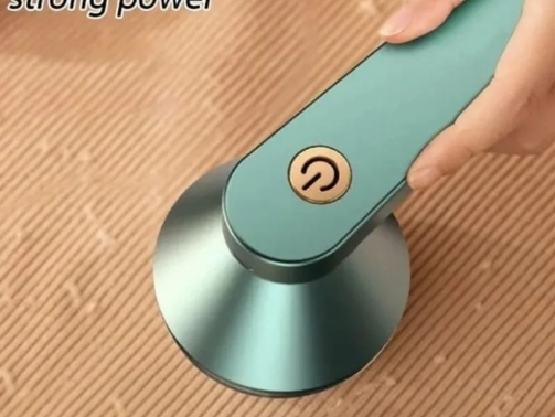 Electric and rechargeable lint remover for clothing fluff pellets