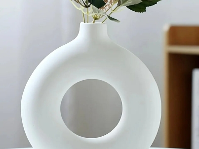 Doughnut shape flower vase