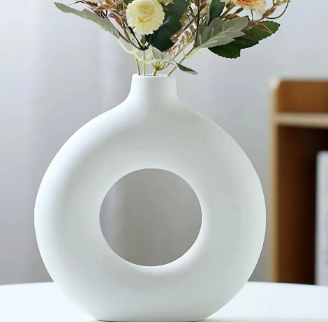 Doughnut shape flower vase