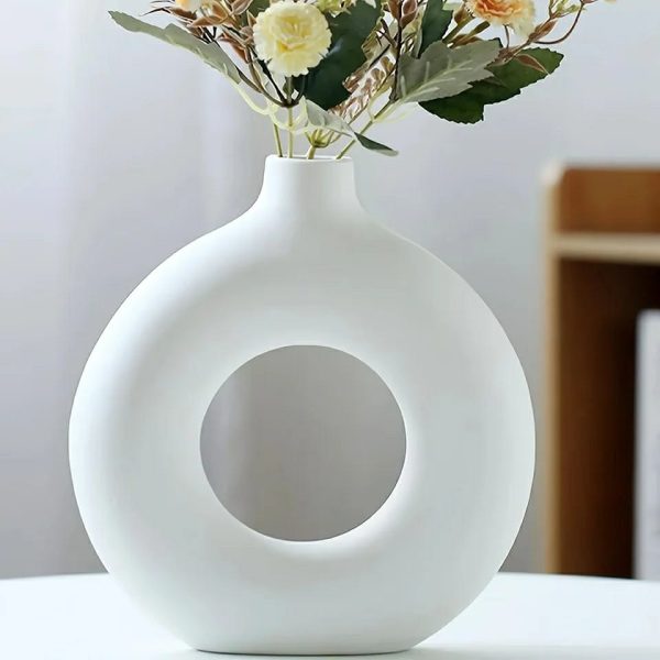 Doughnut shape flower vase